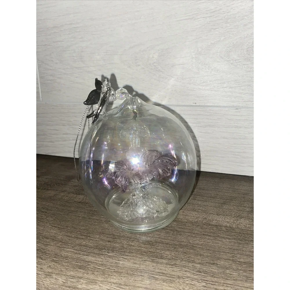 Glass‎ Ornament with flower on the inside